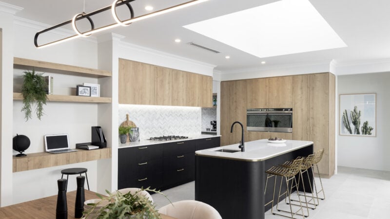AMAZING HOME IN STUNNING HUNTINGDALE!!