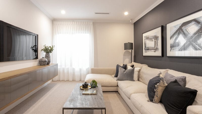 SCORE A MODERN 4 X 2 MASTERPIECE IN THE HEART OF HELENA VALLEY!!