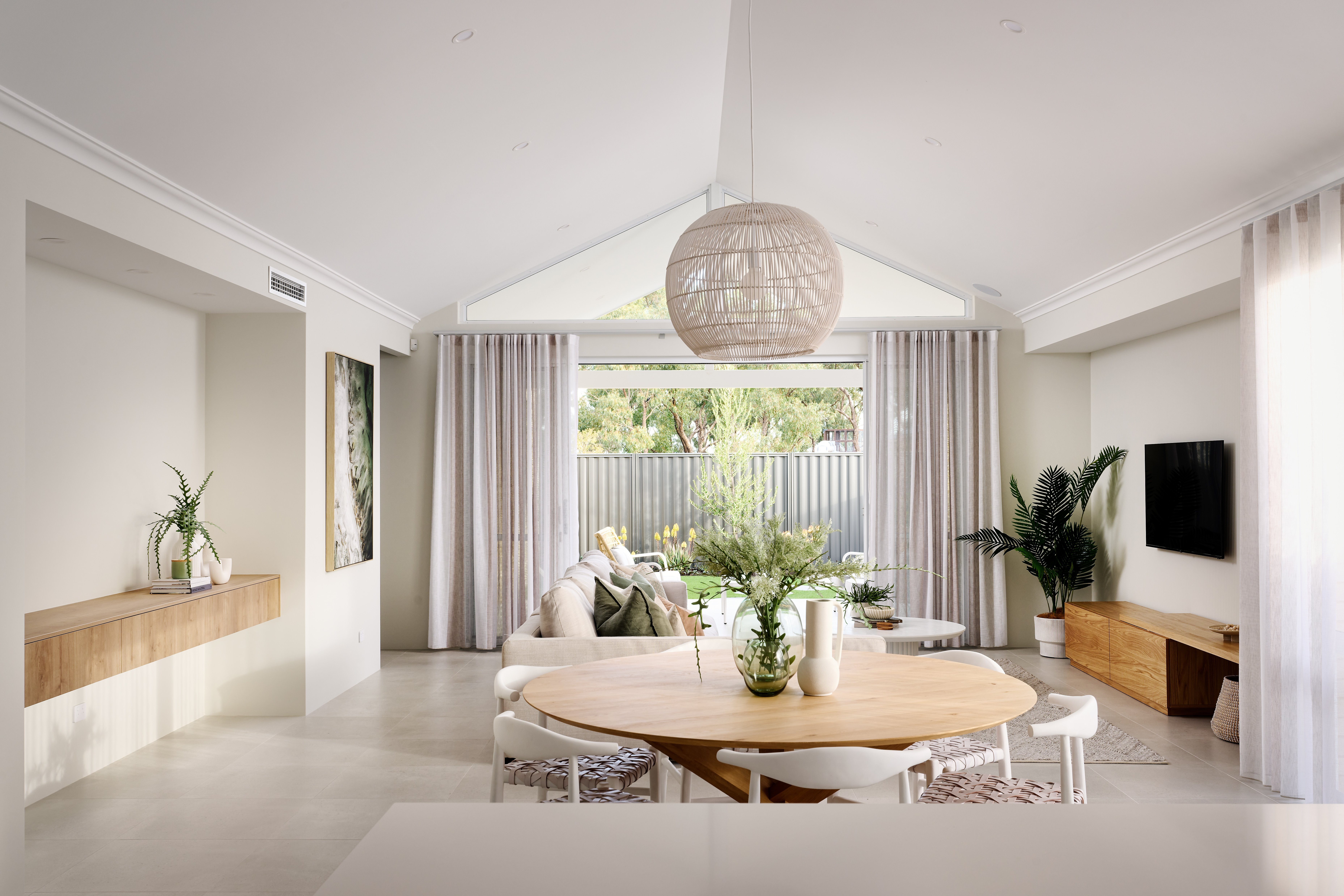 SCORE THIS AMAZING 4X2 IN SUNNY HENLEY BROOK!!