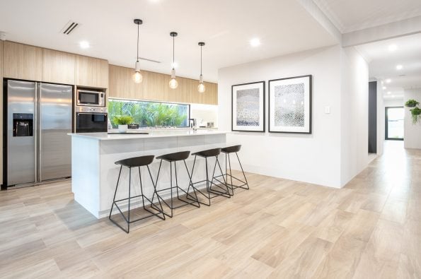 LOOK NO FURTHER THAN THIS 4X2 IN LAKELANDS!!