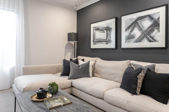 LOOK NO FURTHER THAN THIS 4X2 IN LAKELANDS!!
