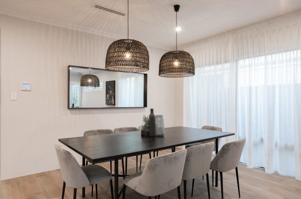 MODERN LIVING IN MANDOGALUP!!