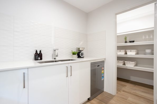 MODERN LIVING IN MANDOGALUP!!